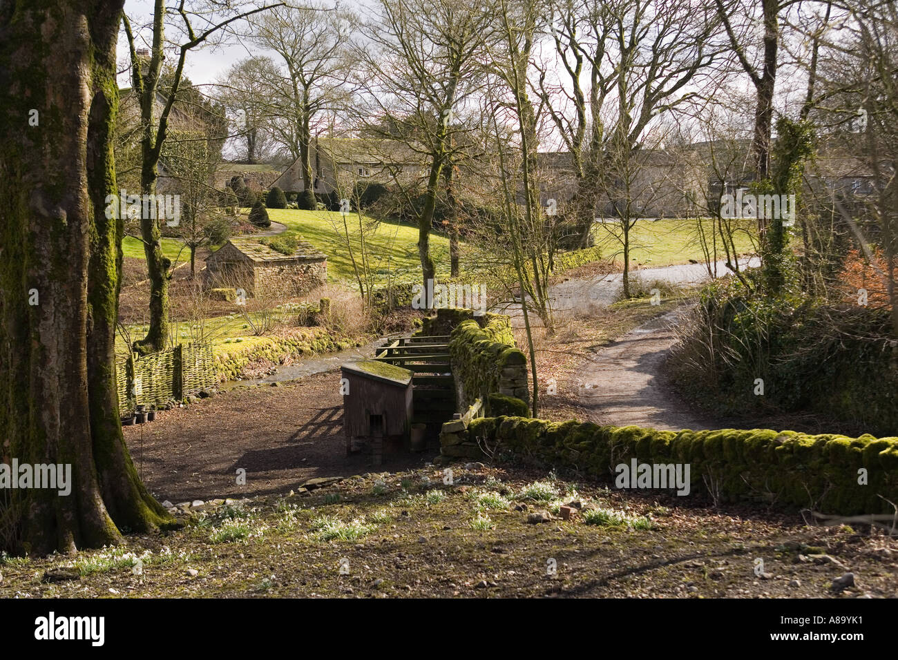 UK Yorkshire Wharfedale Linton village Well Lane alongside Linton Stock