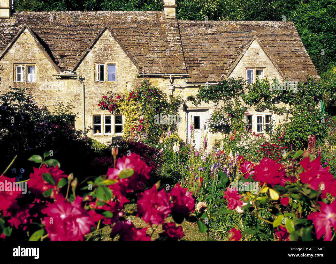 Old Cottage and garden Bibury, Cotswolds Gloucestershire England UK