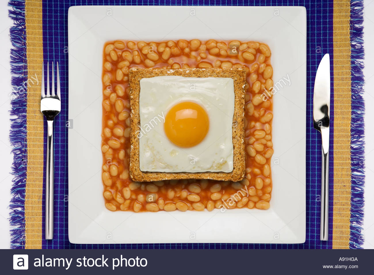 a-square-meal-with-a-square-plate-of-baked-beans-toast-and-egg-A91HGA.jpg