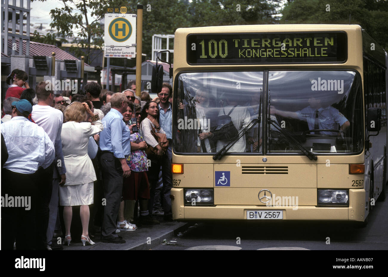 http://c8.alamy.com/comp/AANB07/germany-berlin-bus-at-a-very-crowded-bus-stop-AANB07.jpg