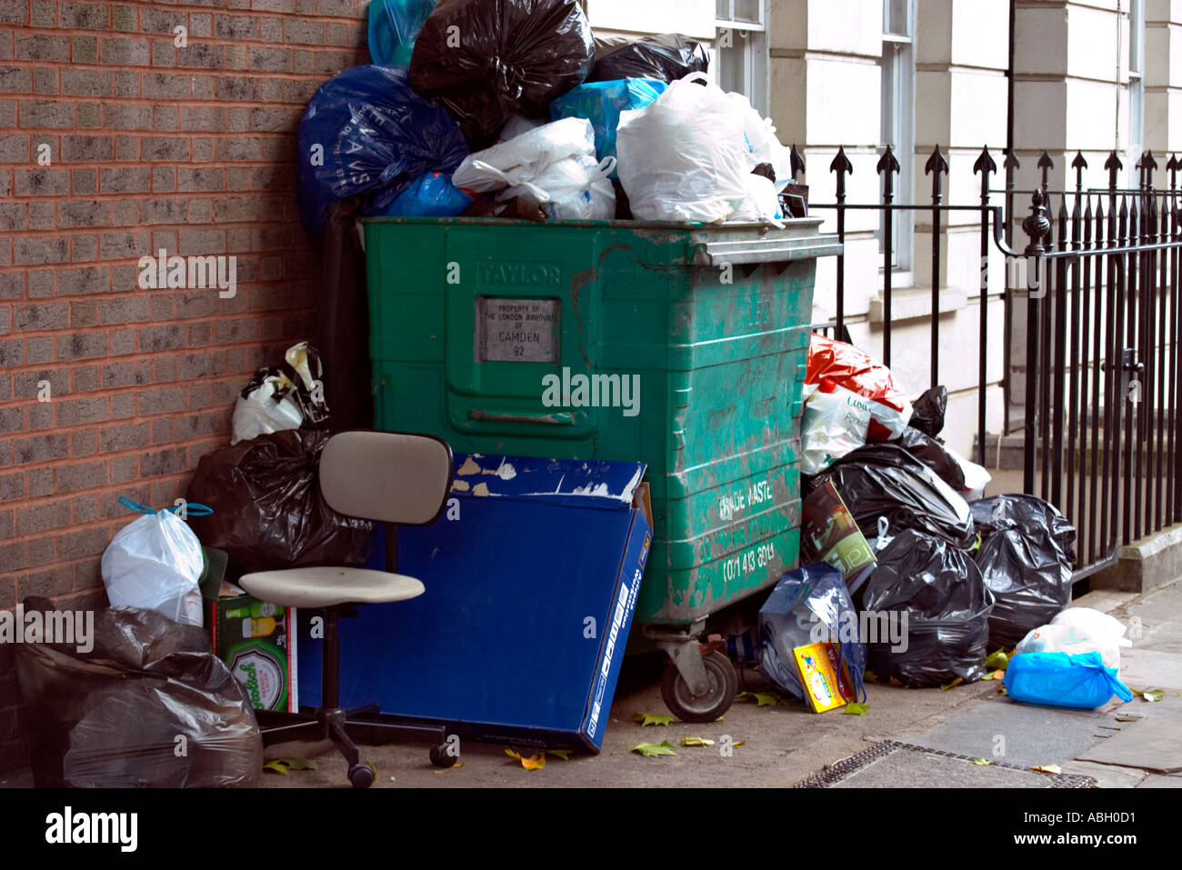rubbish litter bin waste smelly smell bad overloaded packaging Stock