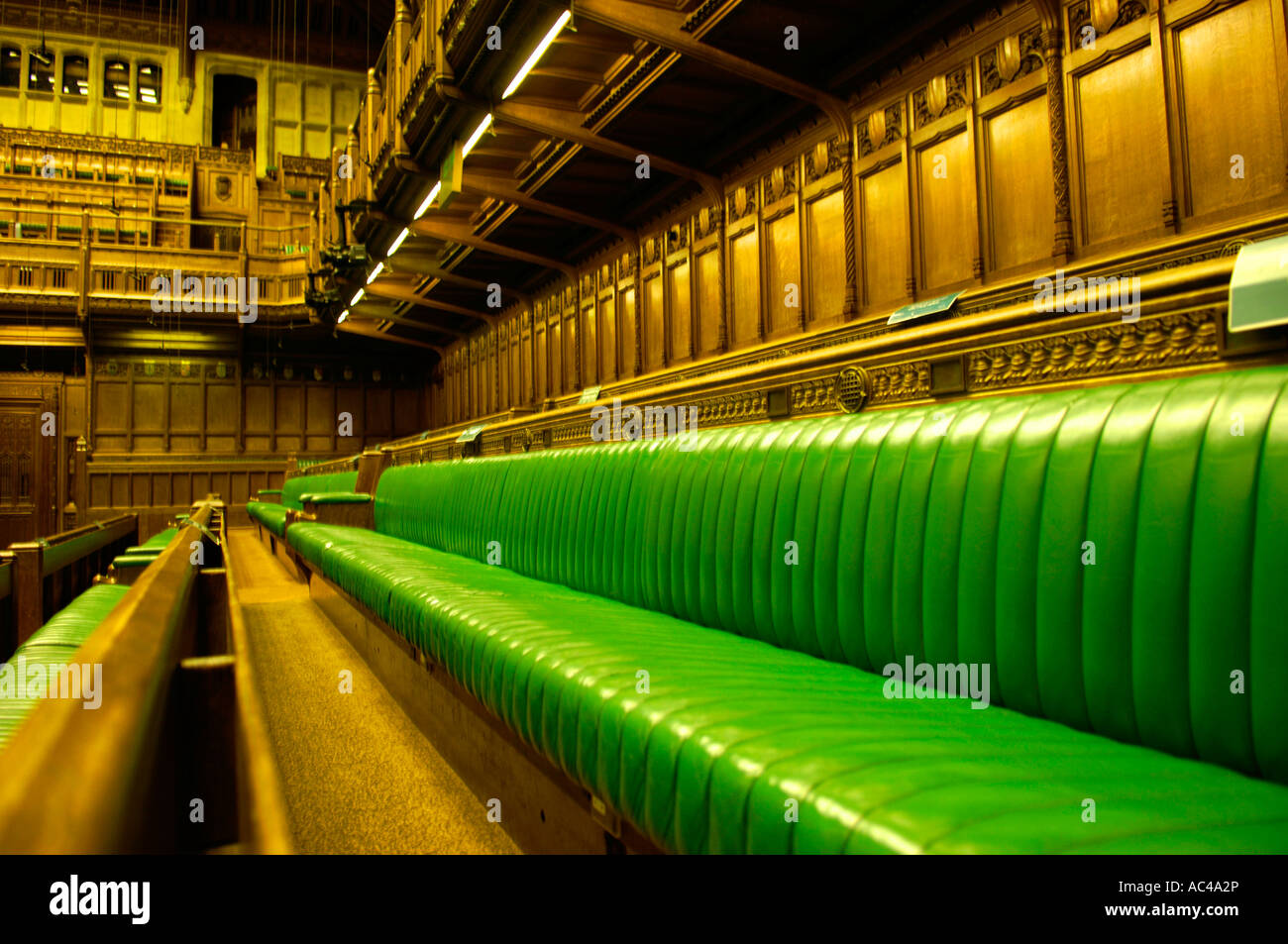 green-benches-leather-the-palace-of-west