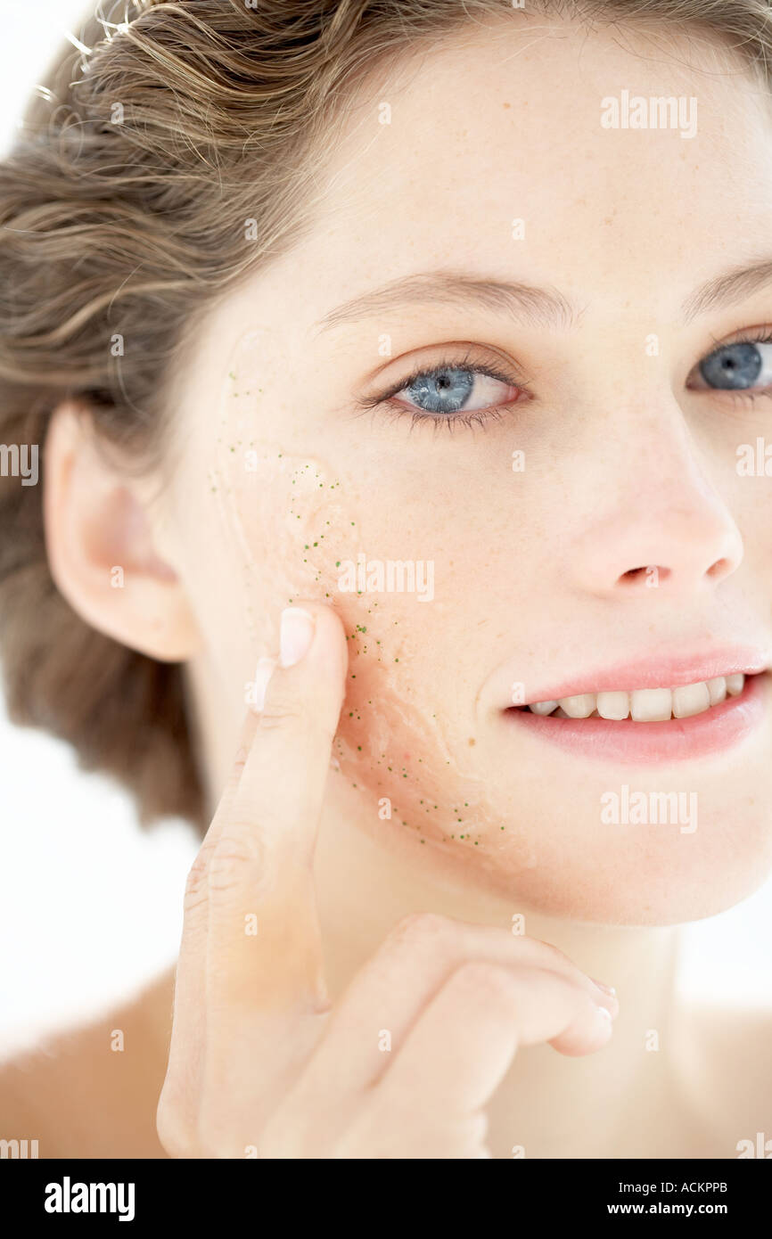 Stock Photo - Young woman applying gel on face - young-woman-applying-gel-on-face-ACKPPB