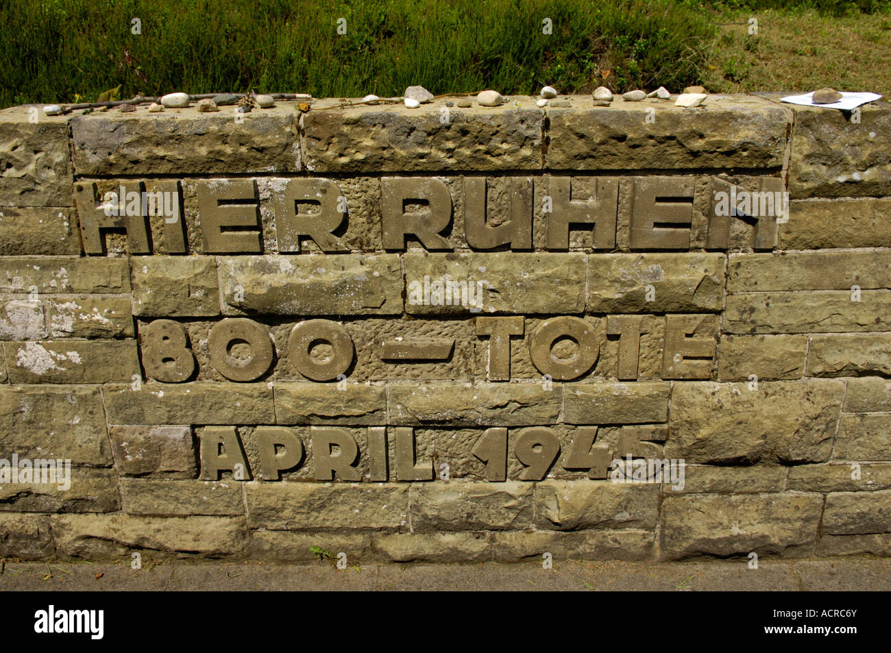 hier ruhen 800 toten here lies dead horizontal bergen belsen lower ...