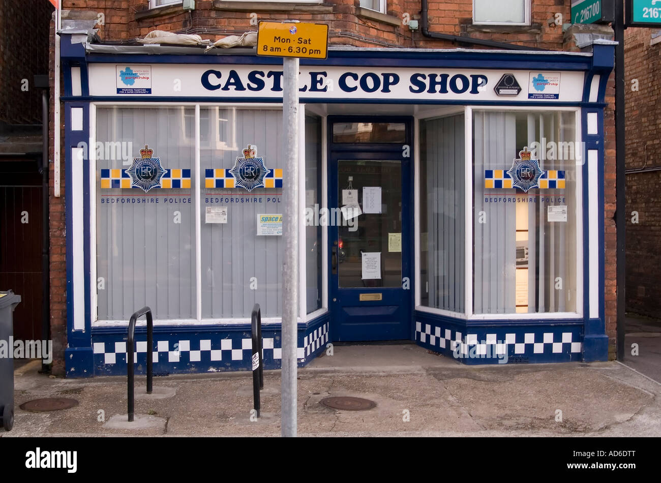 community-police-station-in-castle-road-bedford-uk-england-AD6DTT.jpg