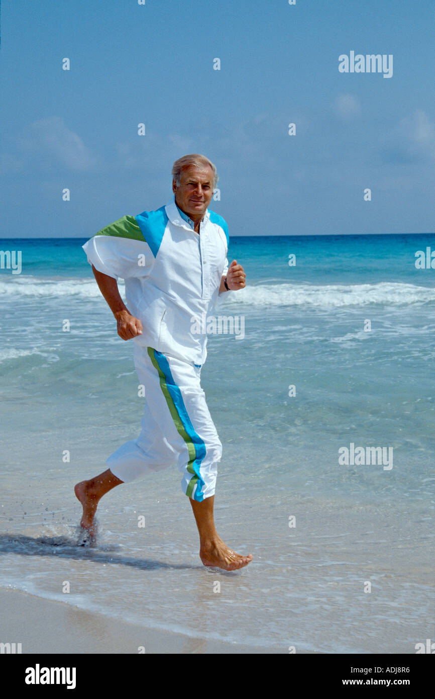 Senioren Am Strand Hi Res Stock Photography And Images Alamy