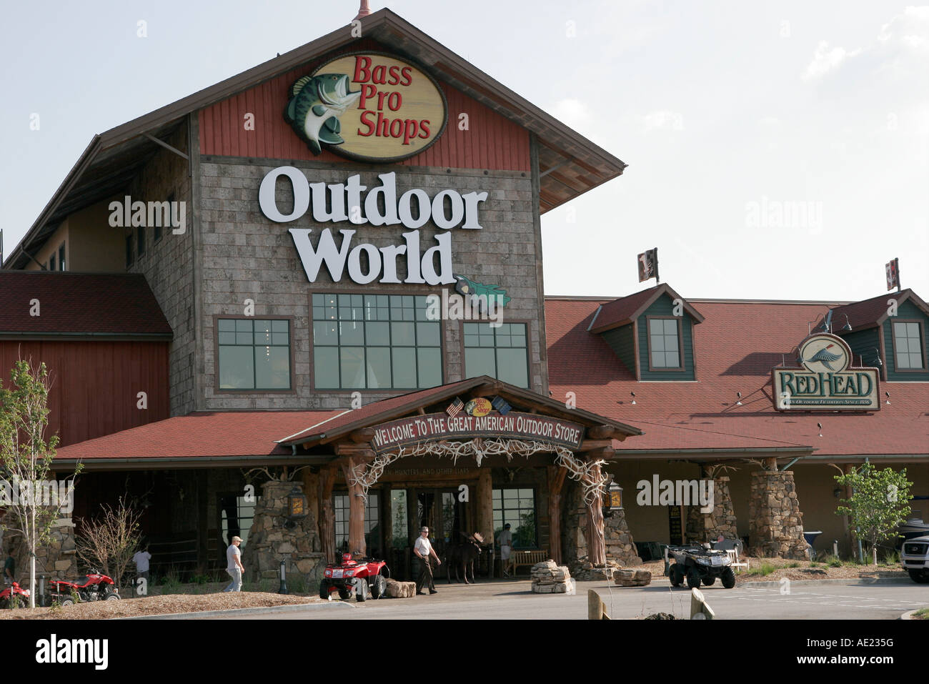 What are some reviews of Bass Pro sporting goods?