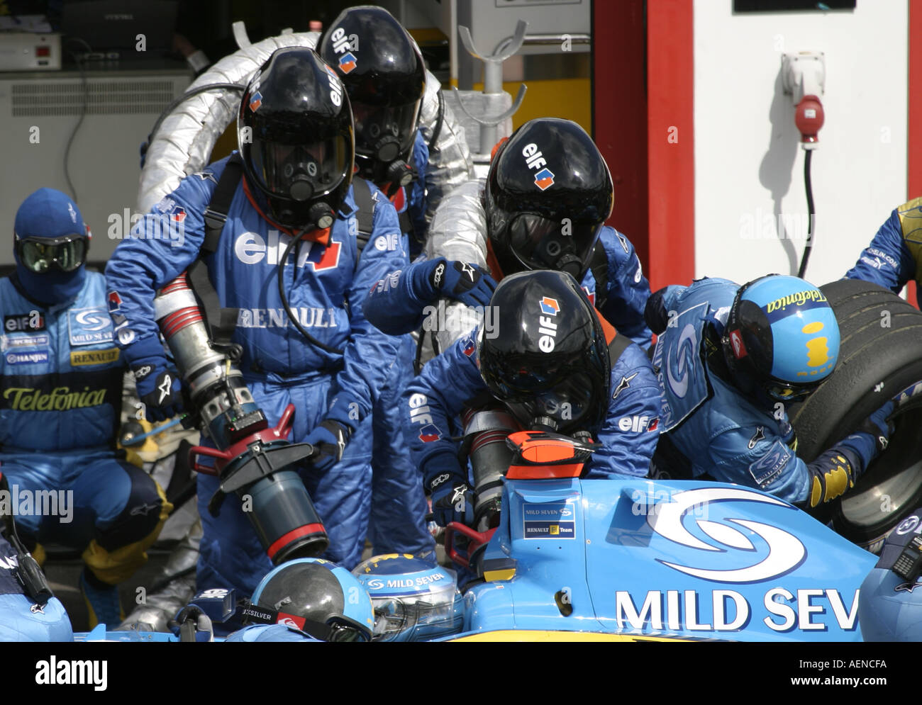 Renault Pit Crew Hi Res Stock Photography And Images Alamy