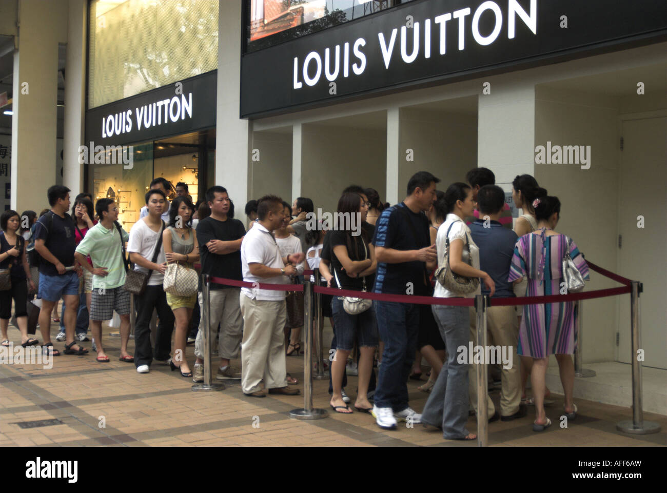 Louis Vuitton shop, Kowloon, Hong Kong showing the usual Saturday Stock Photo, Royalty Free ...