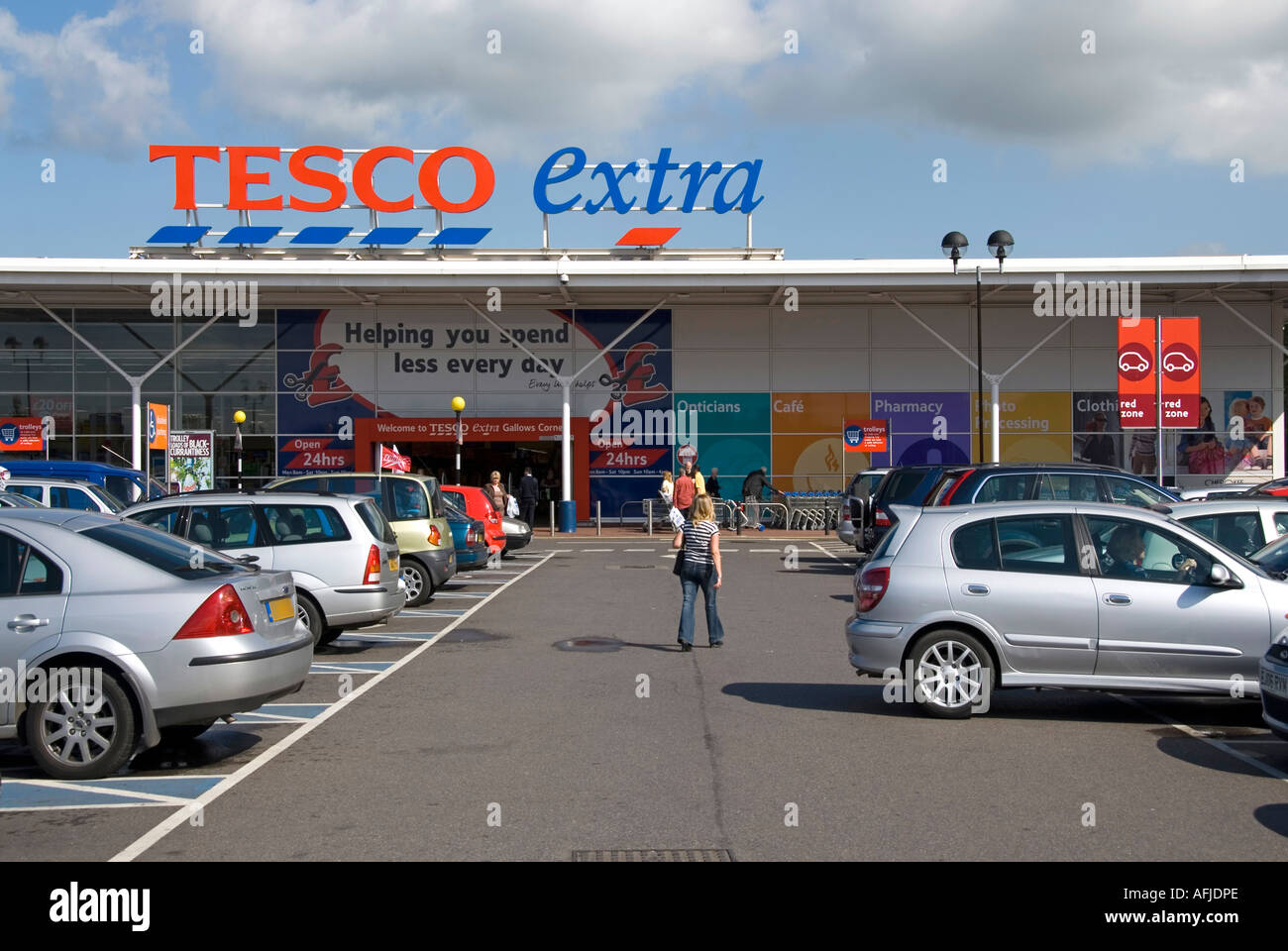Gallows Corner Romford Tesco Extra supermarket store in an area Stock