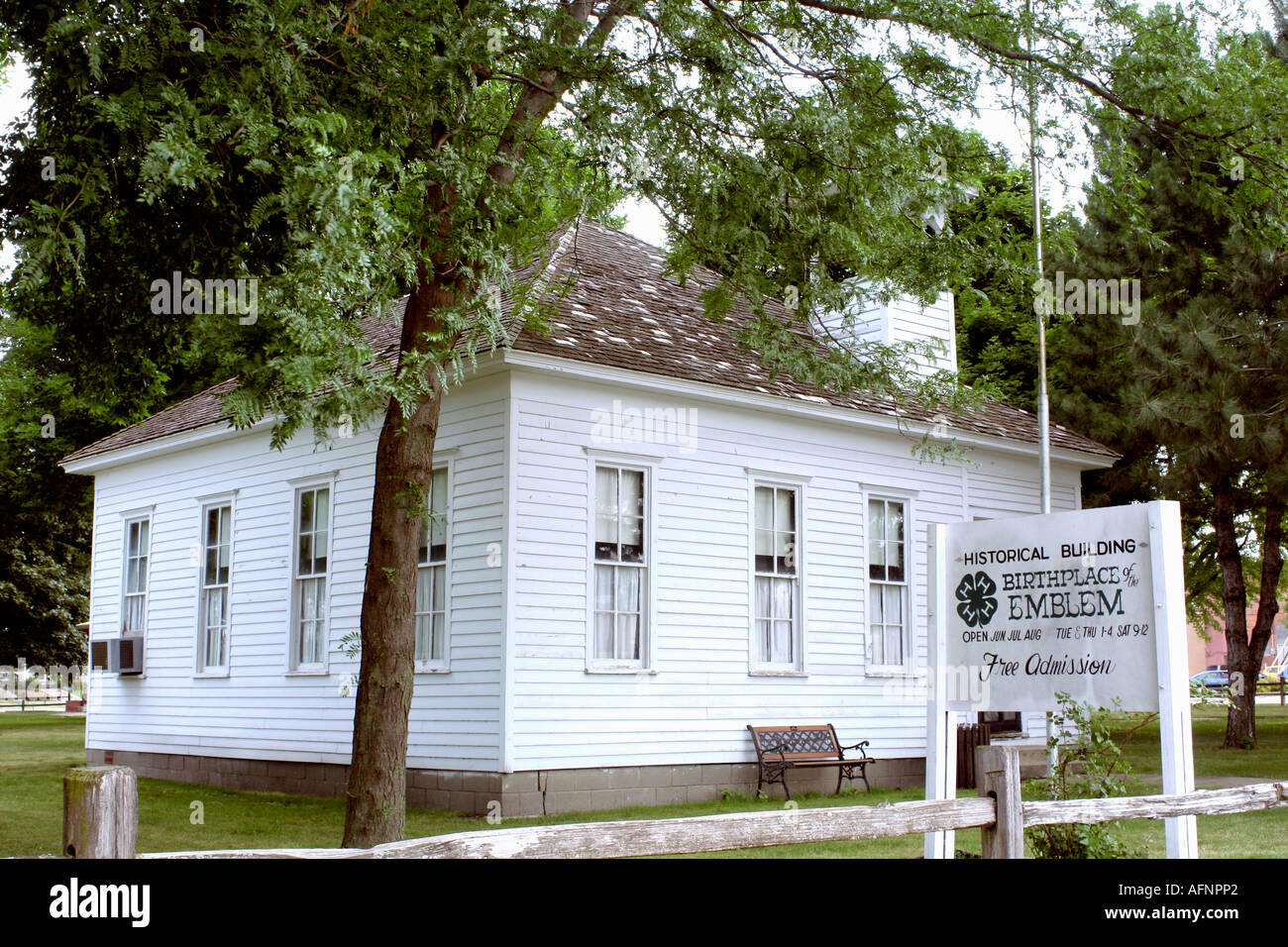 clarion-iowa-birthplace-of-4-h-emblem-AFNPP2.jpg