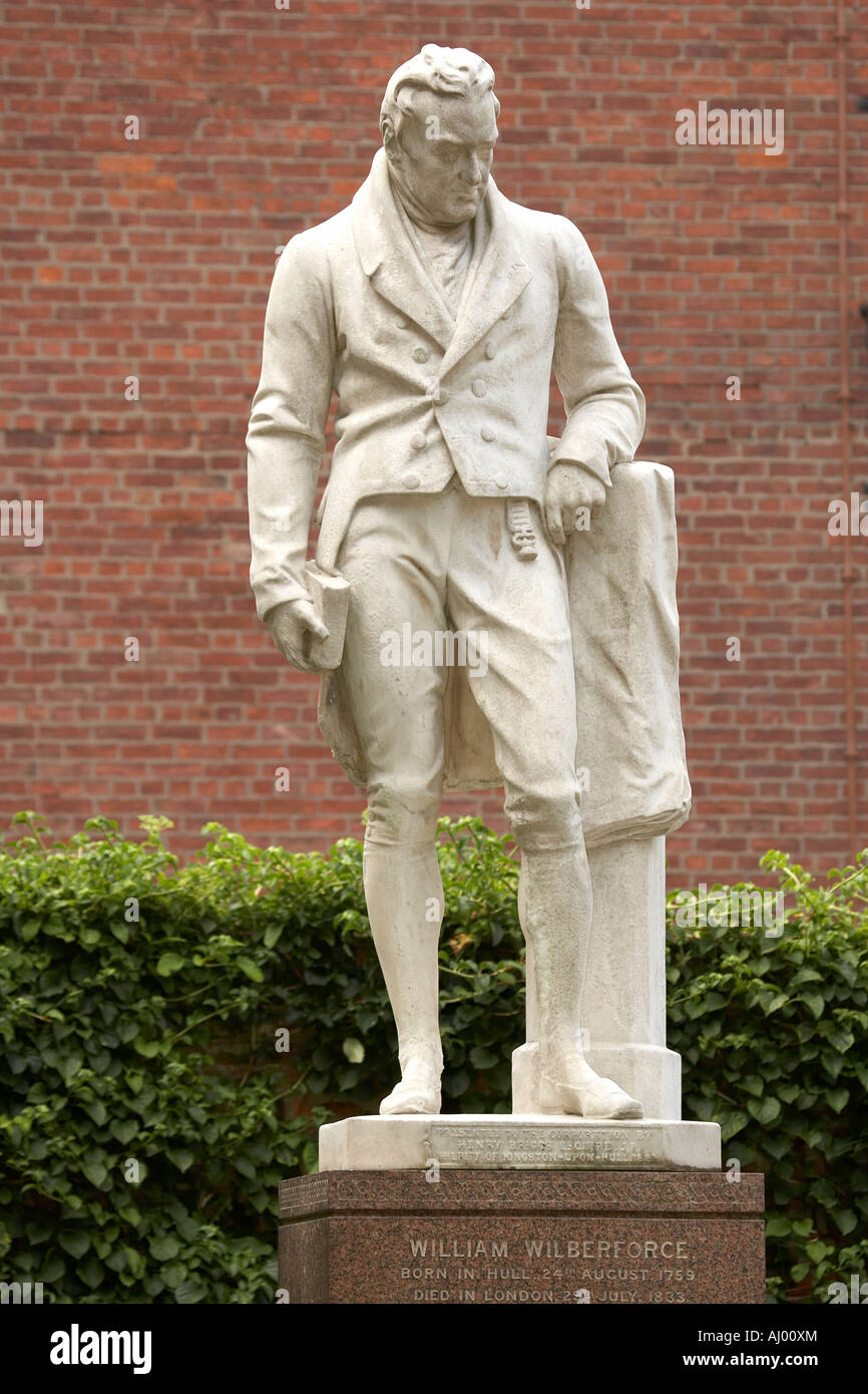 William Wilberforce statue outside Wiliam Wilberforce House High Stock