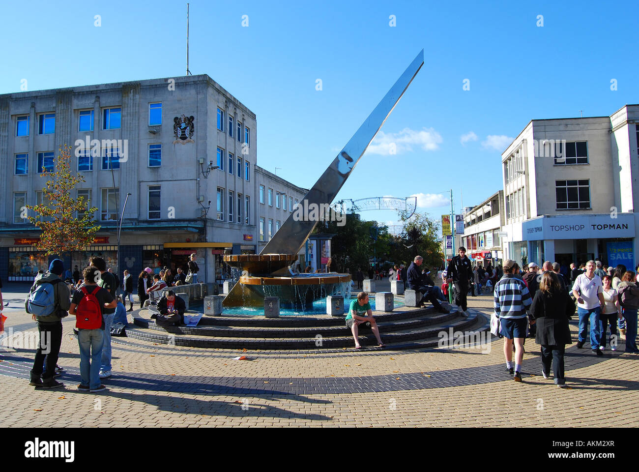 plymouth-devon-england-sundial-city-centre-AKM2XR.jpg