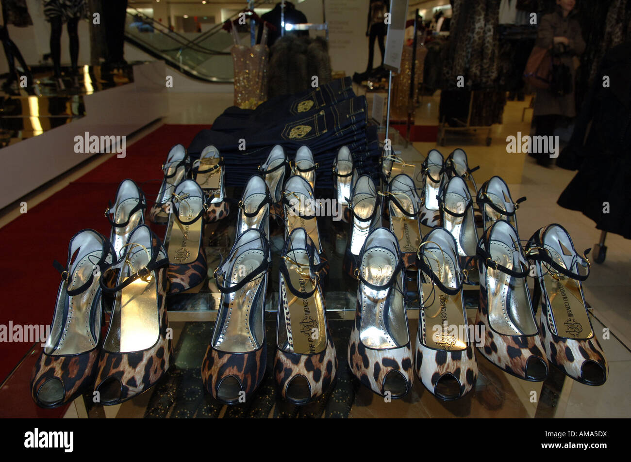 H and m clothes store Clothing stores