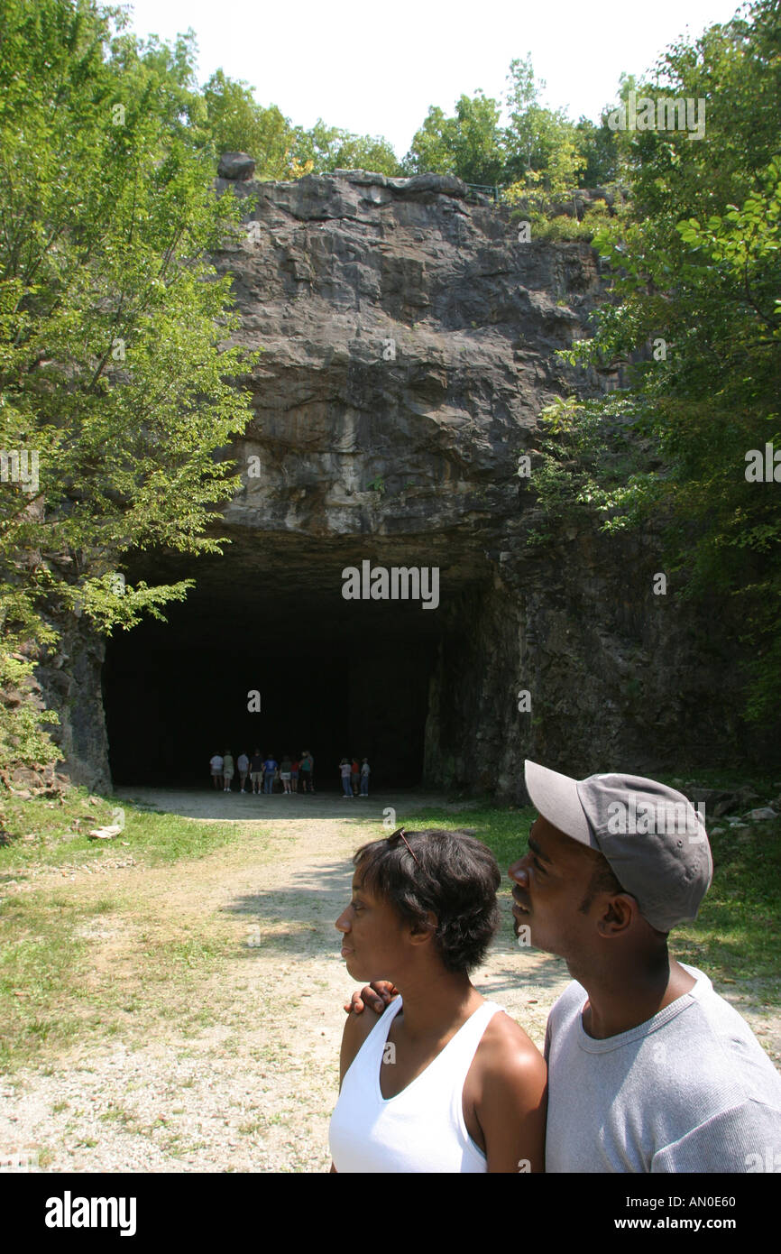 Huntsville Alabama Land Trust Trails Three Caves Stock Photo, Royalty Free Image 1379935 Alamy