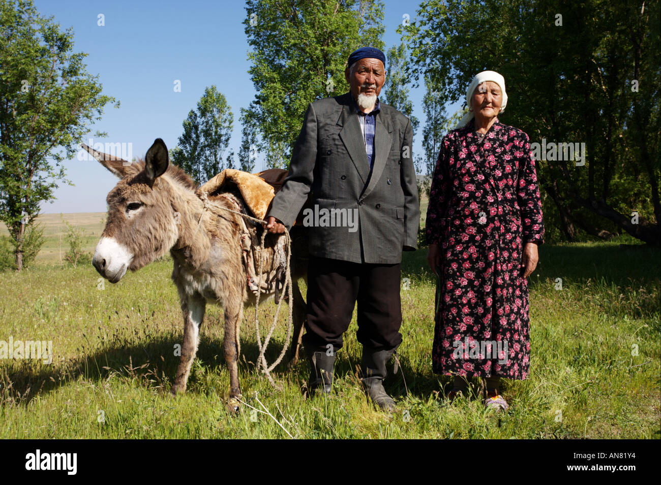 kazakhstanian-couple-with-donkey-come-ba