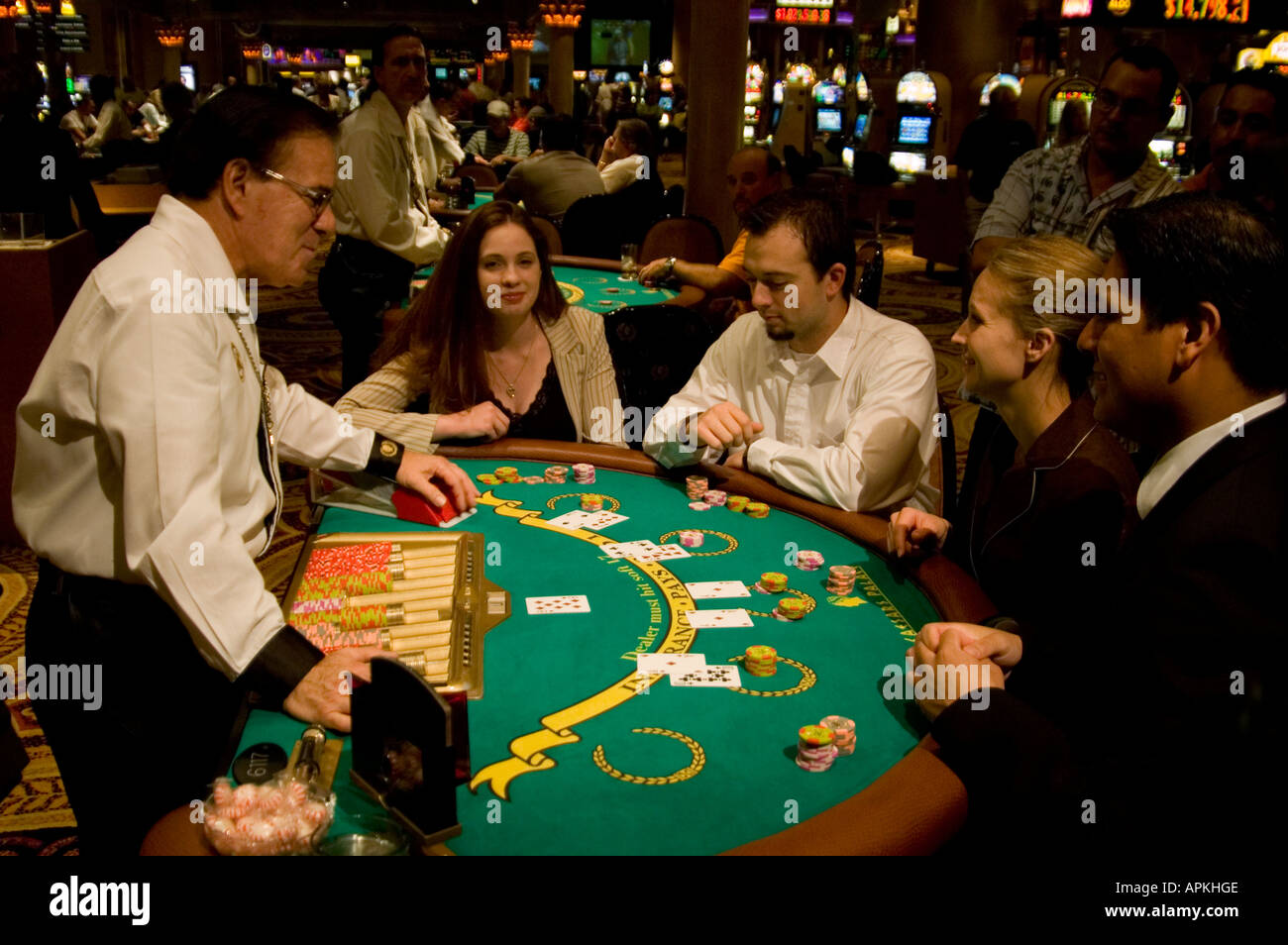 http://c8.alamy.com/comp/APKHGE/blackjack-table-in-las-vegas-nevada-caesars-palace-and-casino-APKHGE.jpg