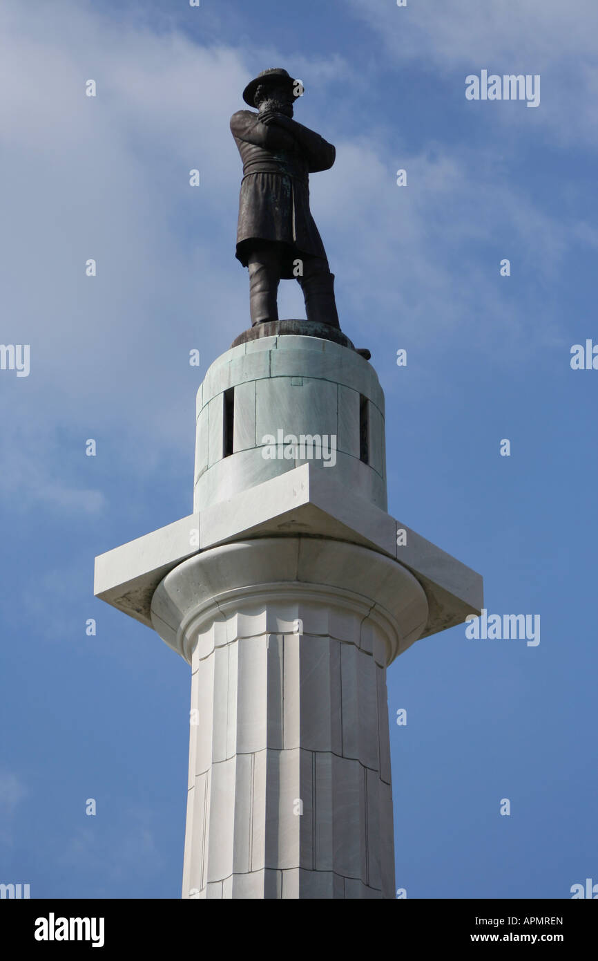 statue of General Robert E Lee in Lee Circle New Orleans Louisiana
