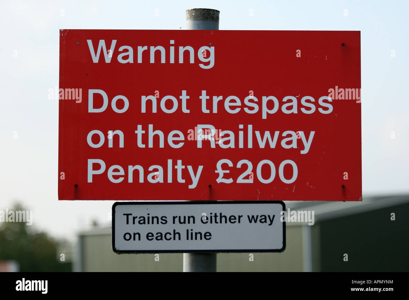 http://c8.alamy.com/comp/APMYNM/no-trespassing-sign-by-railway-APMYNM.jpg