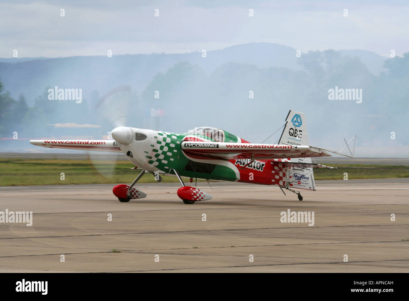 zivko-edge-540-aerobatic-display-aircraft-APNCAH.jpg