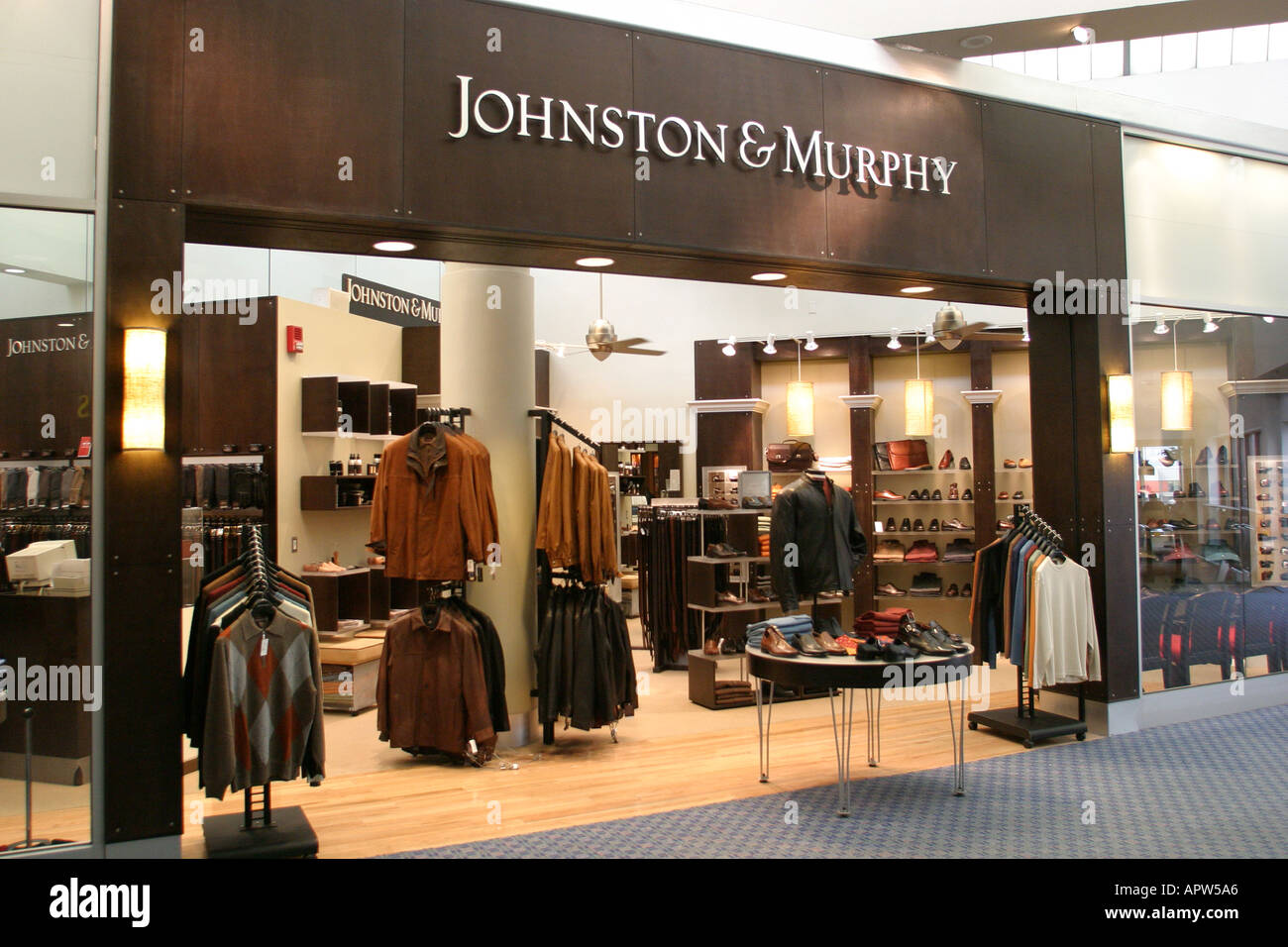 Johnston and murphy clothing / Word for 