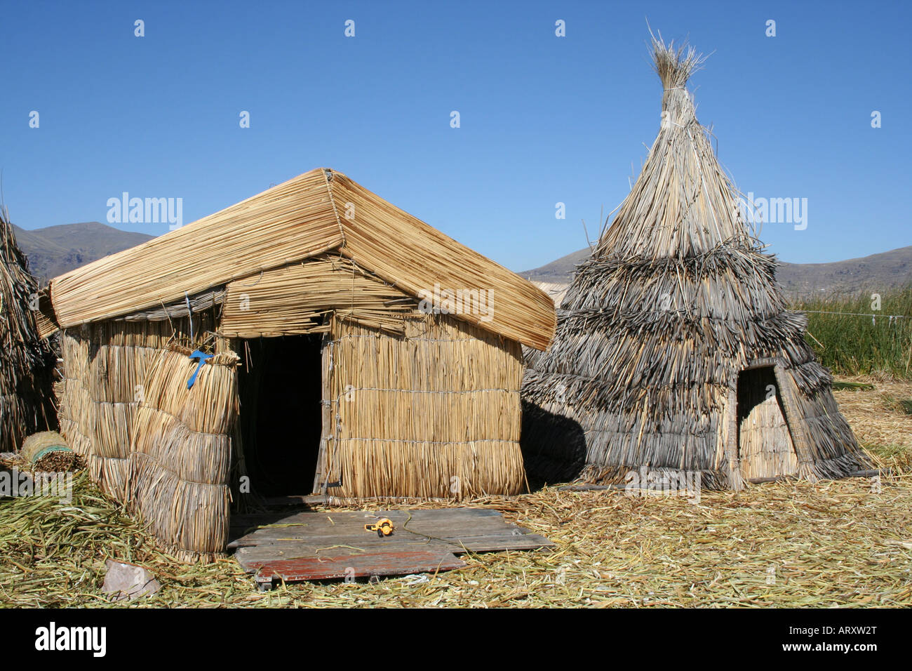 http://c8.alamy.com/comp/ARXW2T/a-house-made-of-reeds-lake-titicaca-island-peru-south-america-ARXW2T.jpg