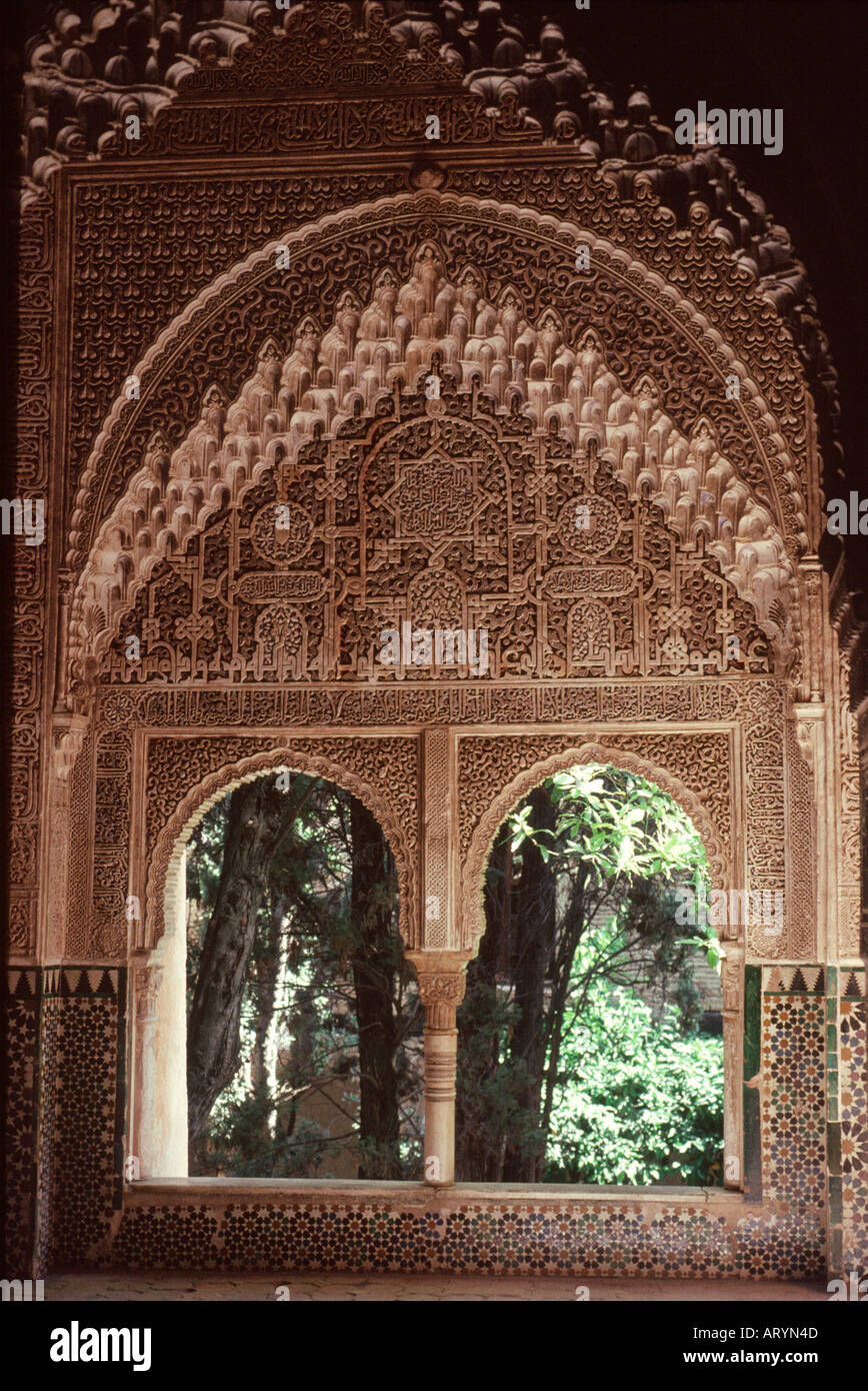 Arch Decoration At Alhambra Spain Granada The Alhambra Elaborate Arch In The Sala