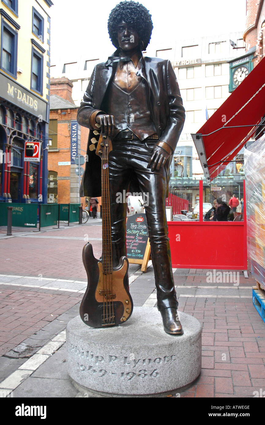 philip-lynott-statue-on-harry-street-dublin-ireland-ATWEGE.jpg