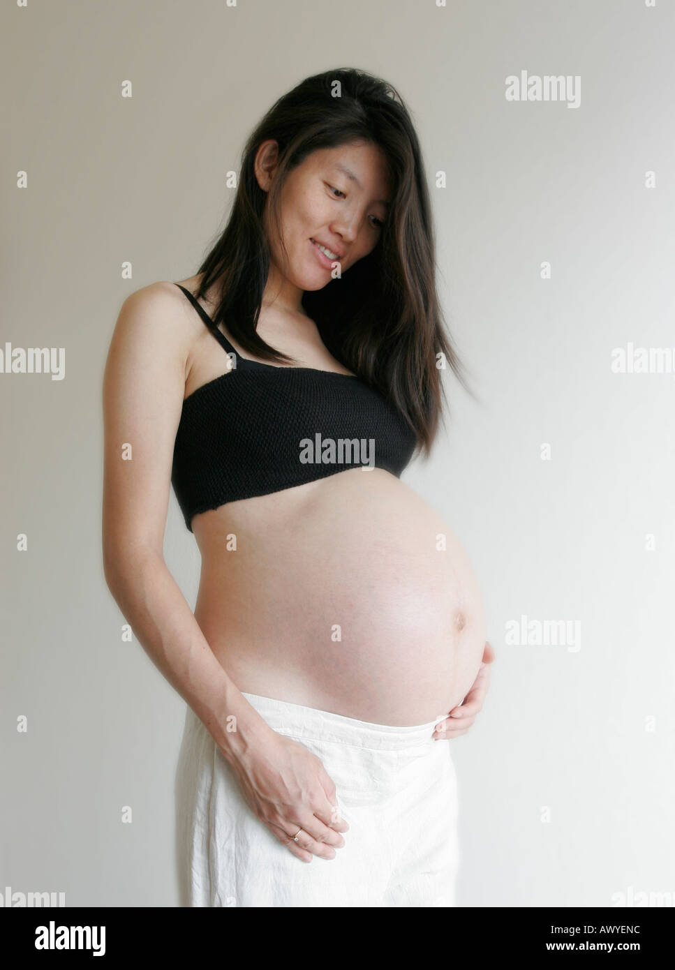 Photo Asian Woman Holding 57