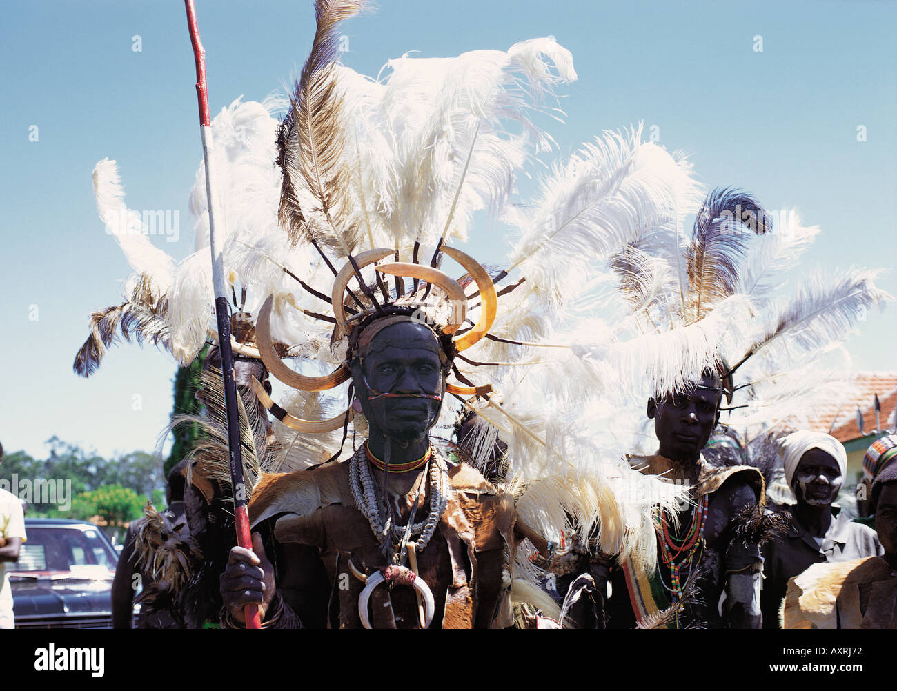 luo-elder-with-traditional-dress-and-headdress-of-ostrich-feathers-AXRJ72.jpg