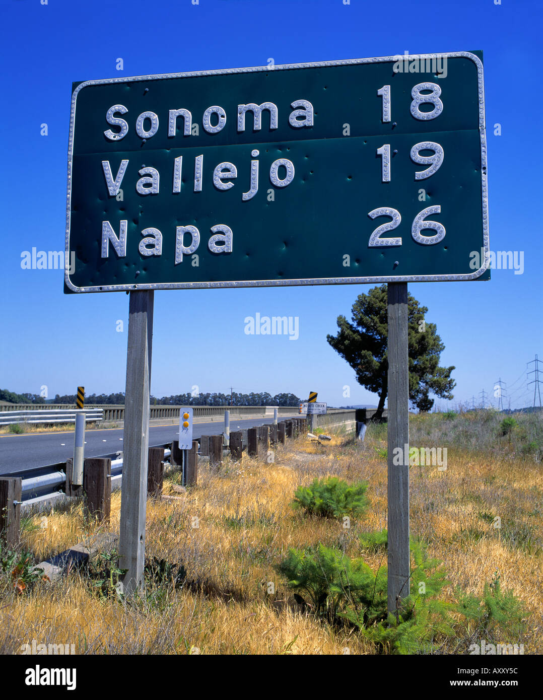 road-sign-for-napa-sonoma-and-vallejo-california-AXXY5C.jpg