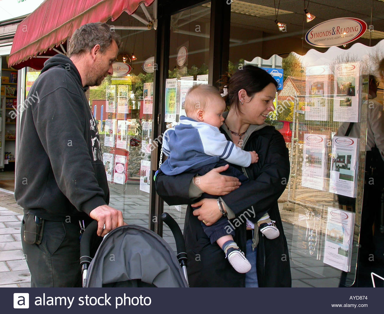 couple-looking-in-estate-agent-window-wo