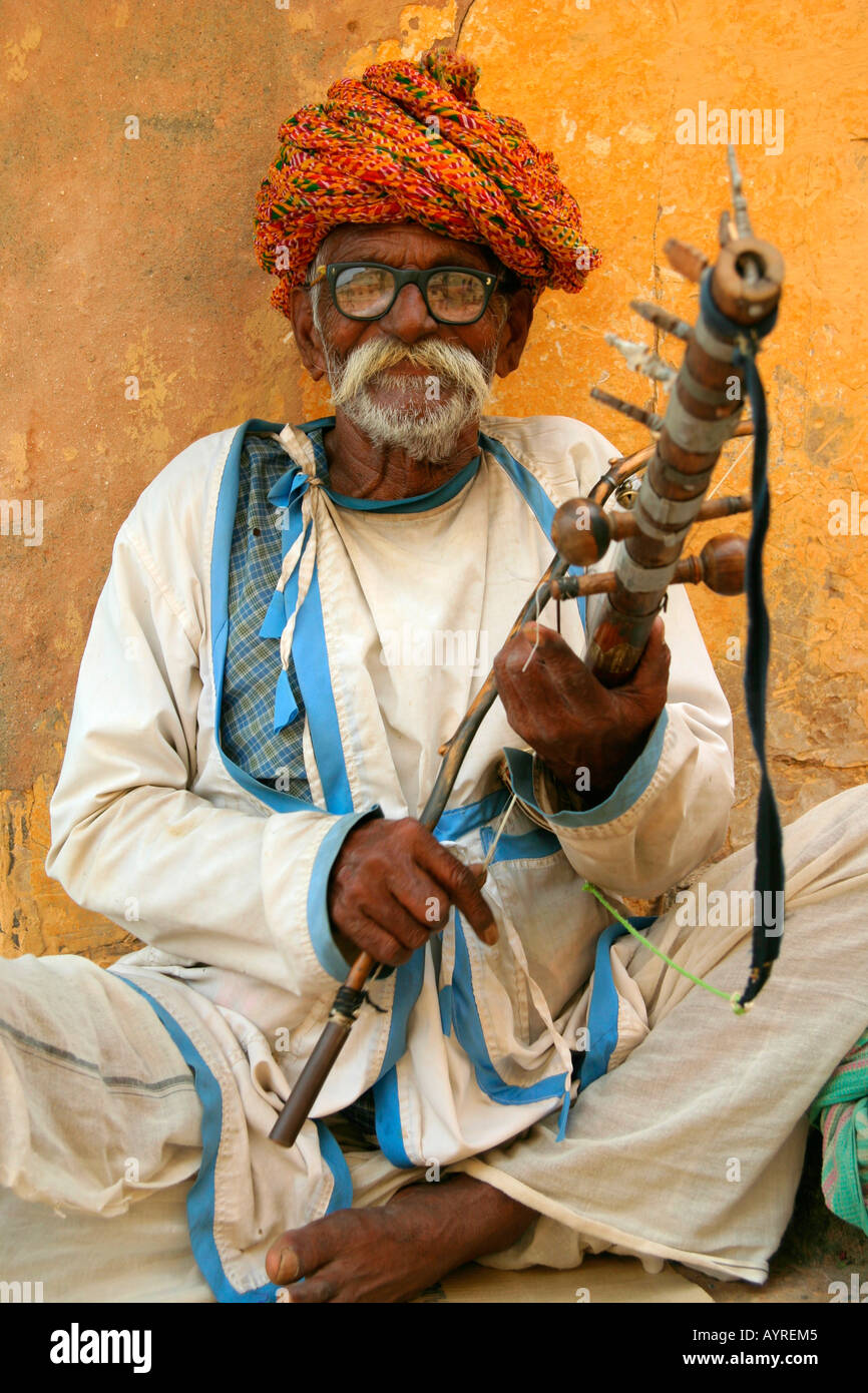 A street musician with the indian traditional instrument, Jaipur Stock Photo 9810372 Alamy