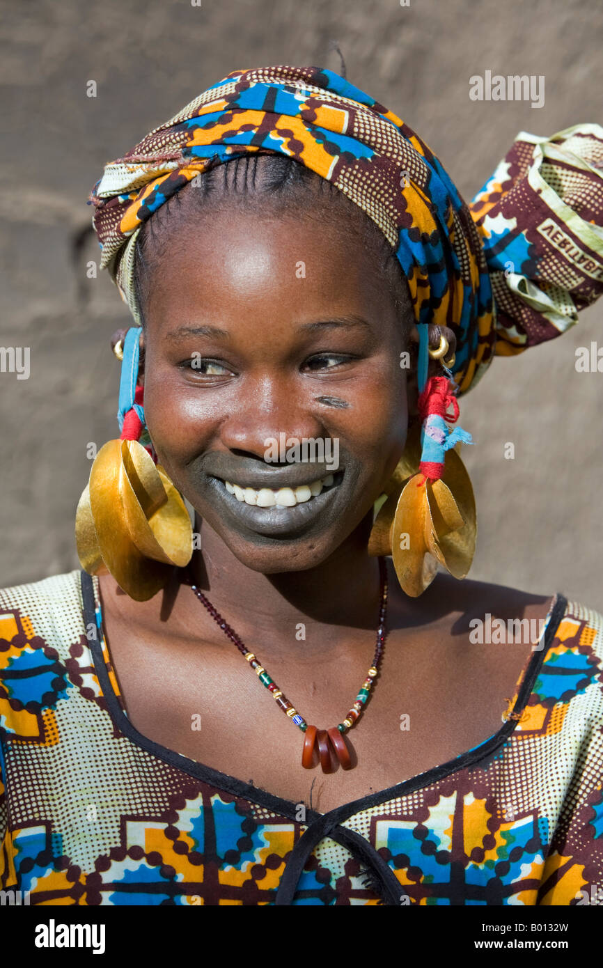 A Peul woman wearing fine gold earrings which will have been given - mali-senossa-a-peul-woman-wearing-fine-gold-earrings-which-will-have-B0132W