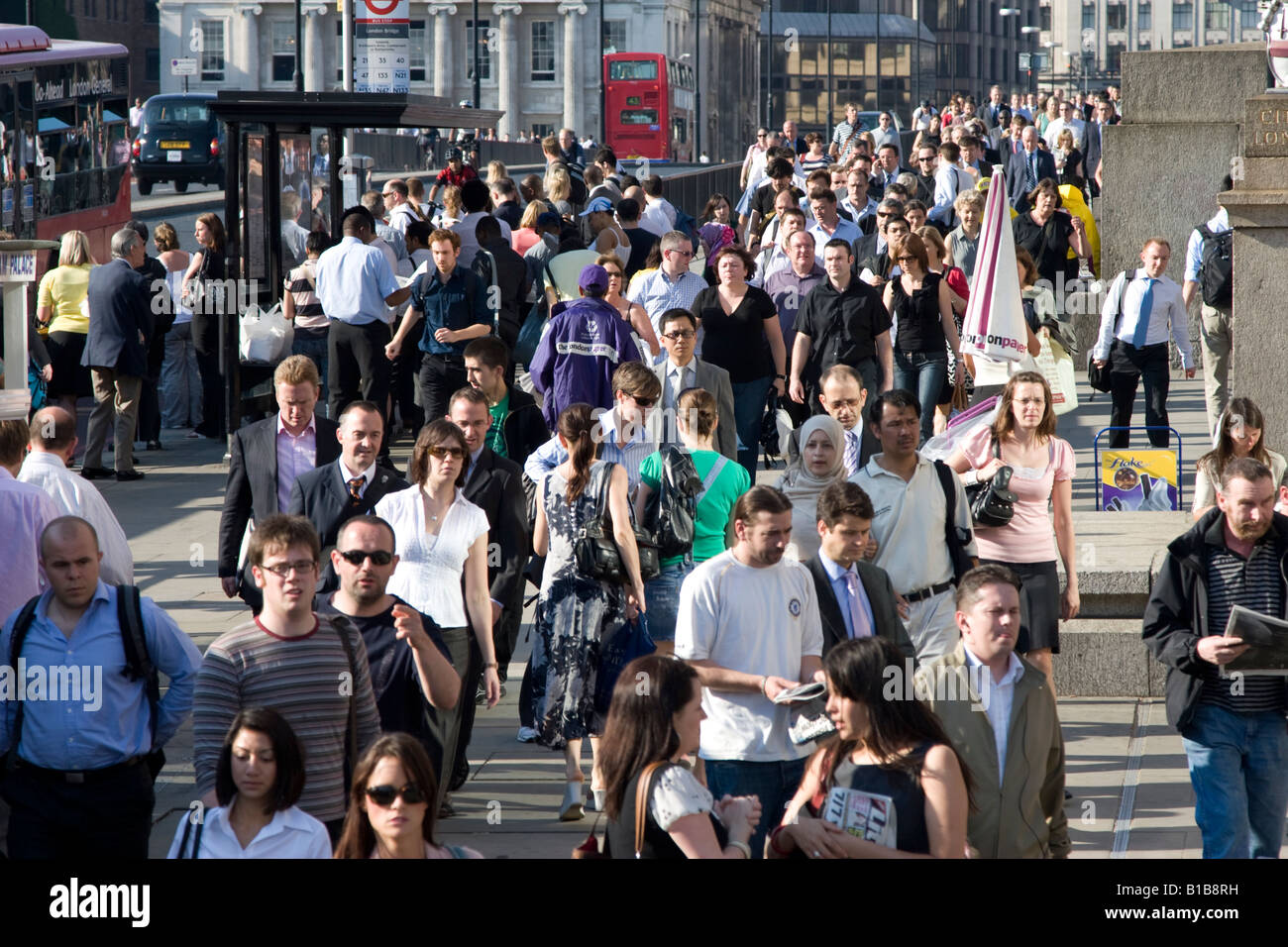 Commuters Evening Rush Hour London Bridge Stock Photo Alamy