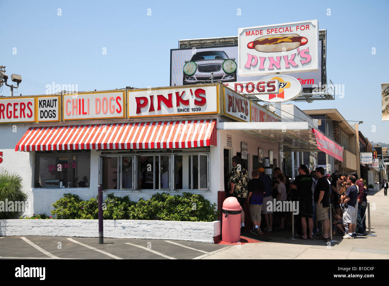 pink s dogs la pink s dogs on la boulevard los angeles california stock photo pink s dogs la pink s dogs on la boulevard los angeles california stock photo