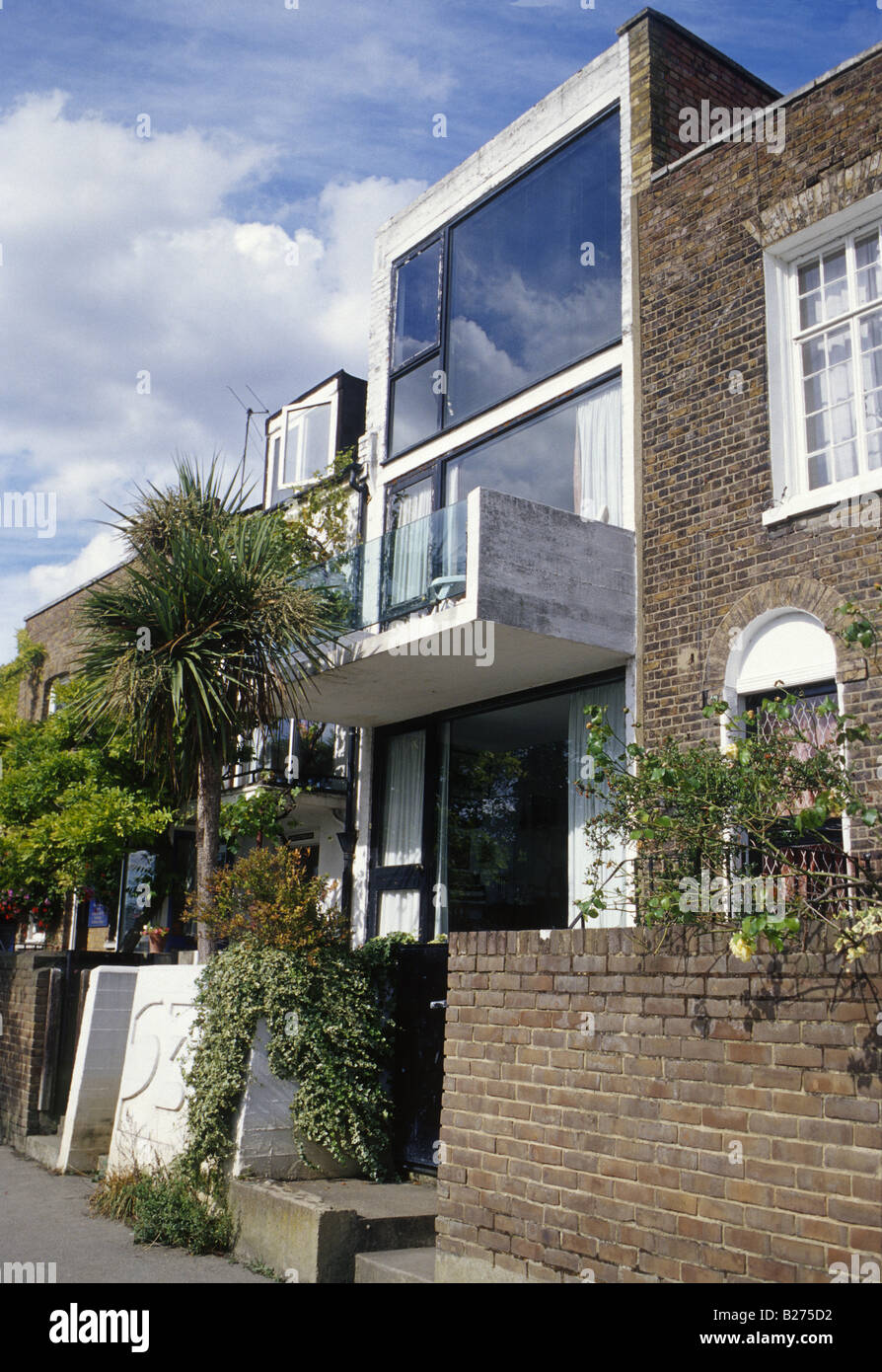 Strand-on-the-green West London Modern House Inserted In Late ... Strand-on-the-green West London Modern House Inserted In Late ... - ^
