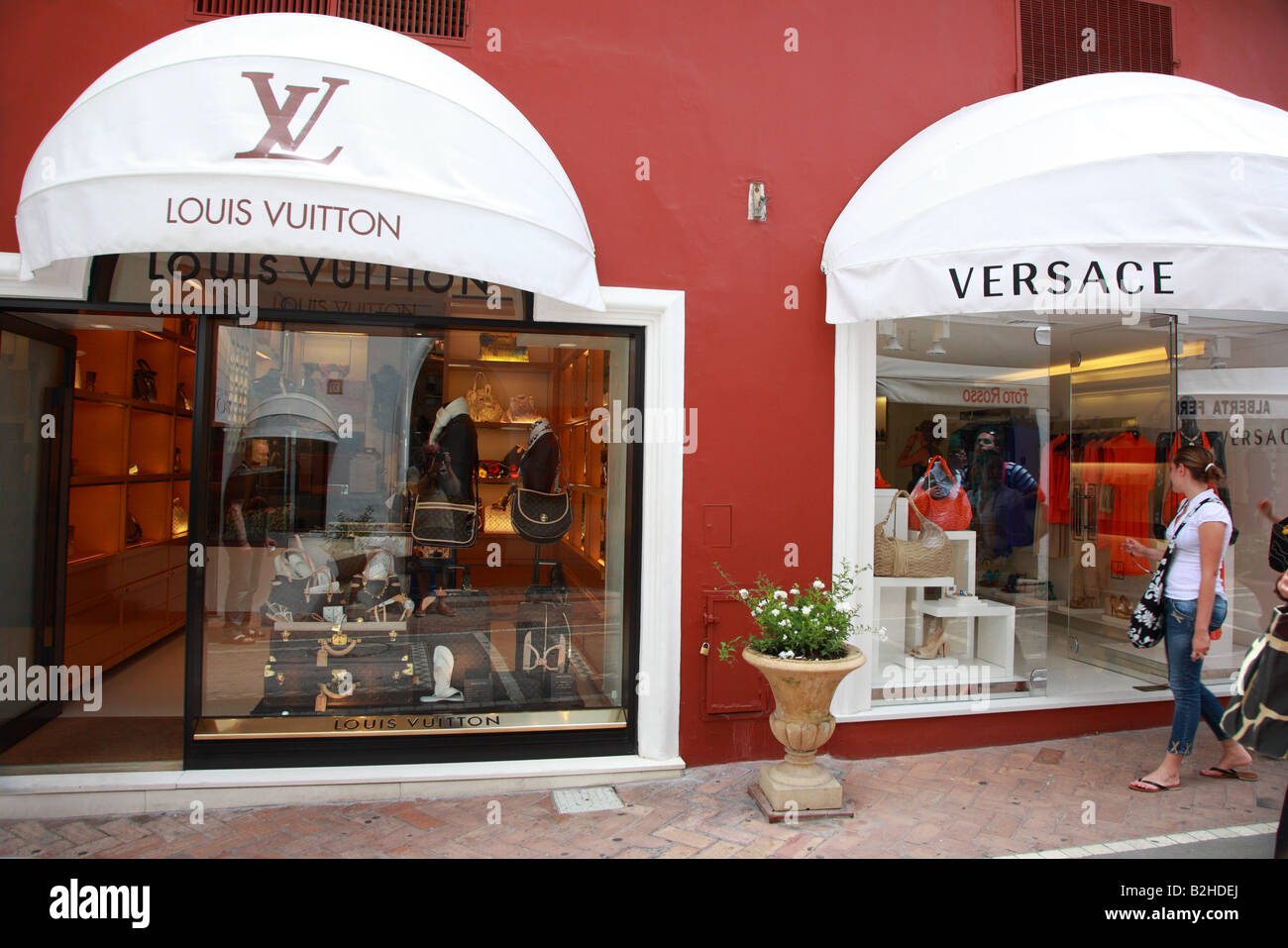 Louis Vuitton and Versace boutiques in Via Camerelle on Capri Stock Photo: 18823466 - Alamy