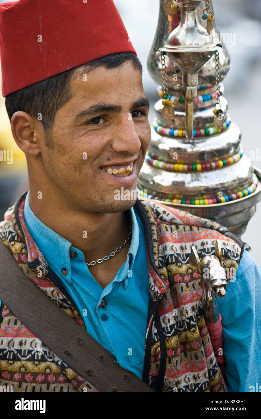 Download preview image - vendor-selling-tamarind-juice-on-the-streets-in-damascus-syria-B2K8H4