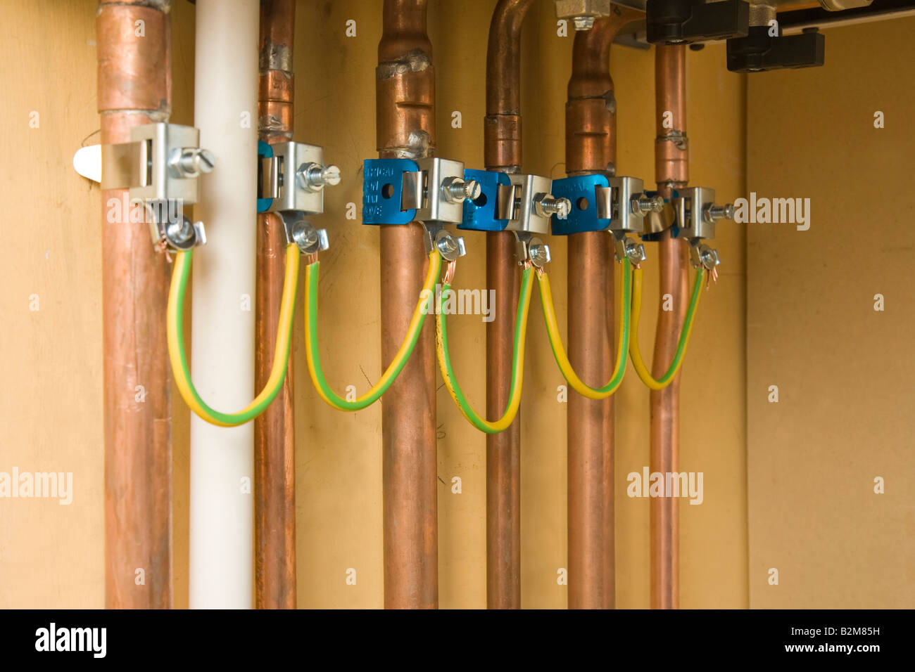 earth bonding wires on central heating pipes Stock Photo 18885149 Alamy