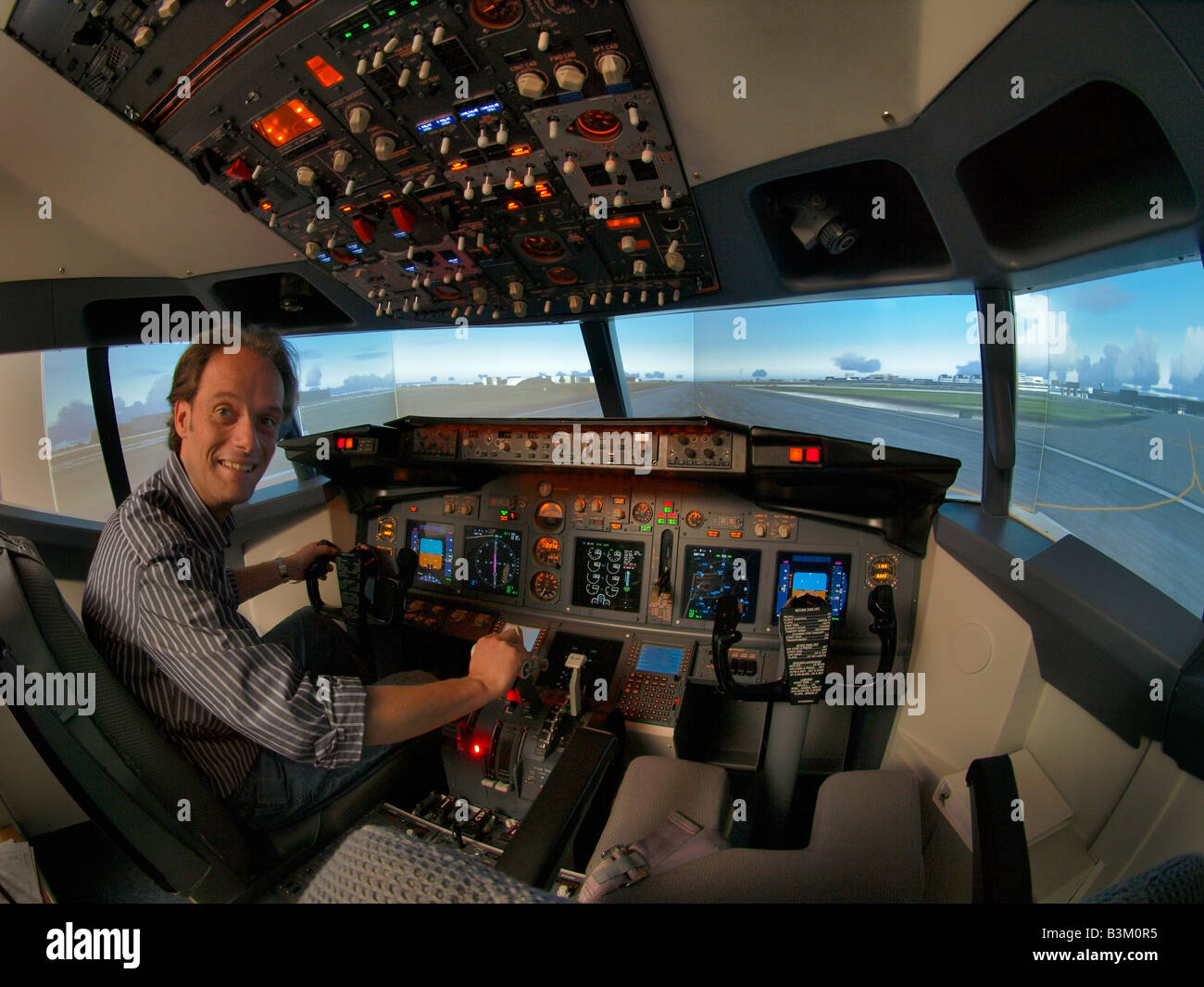 http://c8.alamy.com/comp/B3M0R5/student-in-flight-simulator-boeing-737-cockpit-parked-on-schiphol-B3M0R5.jpg