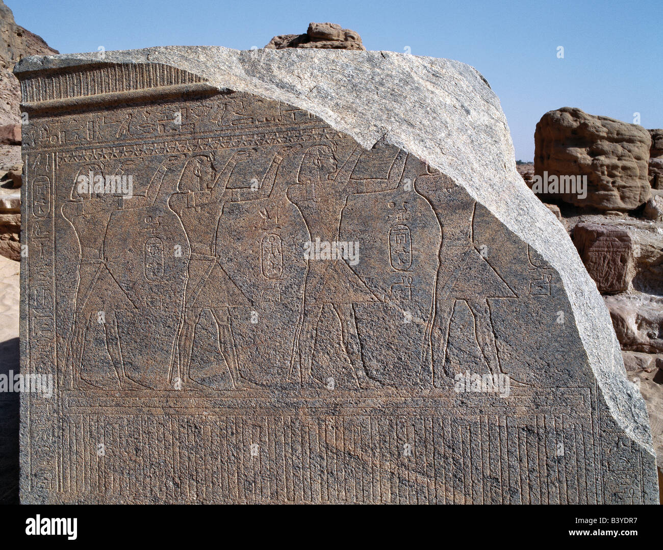 sudan-sahara-desert-jebel-barkal-part-of-a-granite-slab-from-an-egyptian-B3YDR7.jpg