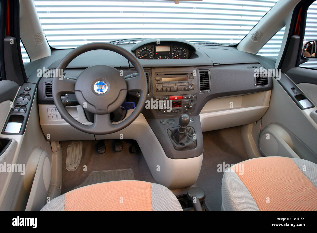 car-fiat-idea-14-16v-emotion-model-year-