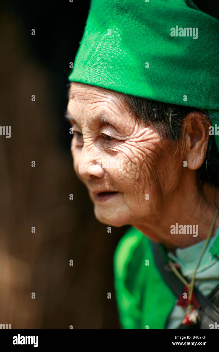 Stock Photo - White Hmong tribeswoman at Lung Dam village, Ha Giang Province, Vietnam - white-hmong-tribeswoman-at-lung-dam-village-ha-giang-province-vietnam-B4GYKH