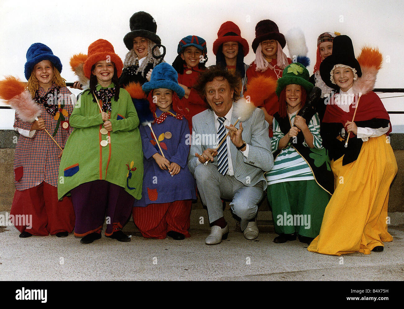 [Image: ken-dodd-obe-comedian-with-diddy-men-dba...B4X75H.jpg]
