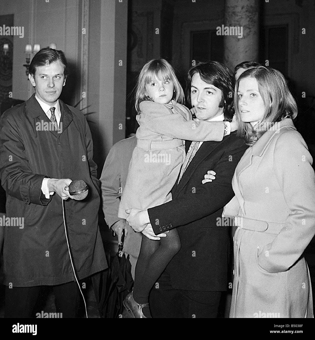 beatles-files-1969-paul-mccartney-with-wife-linda-daughter-heather-B5038F.jpg