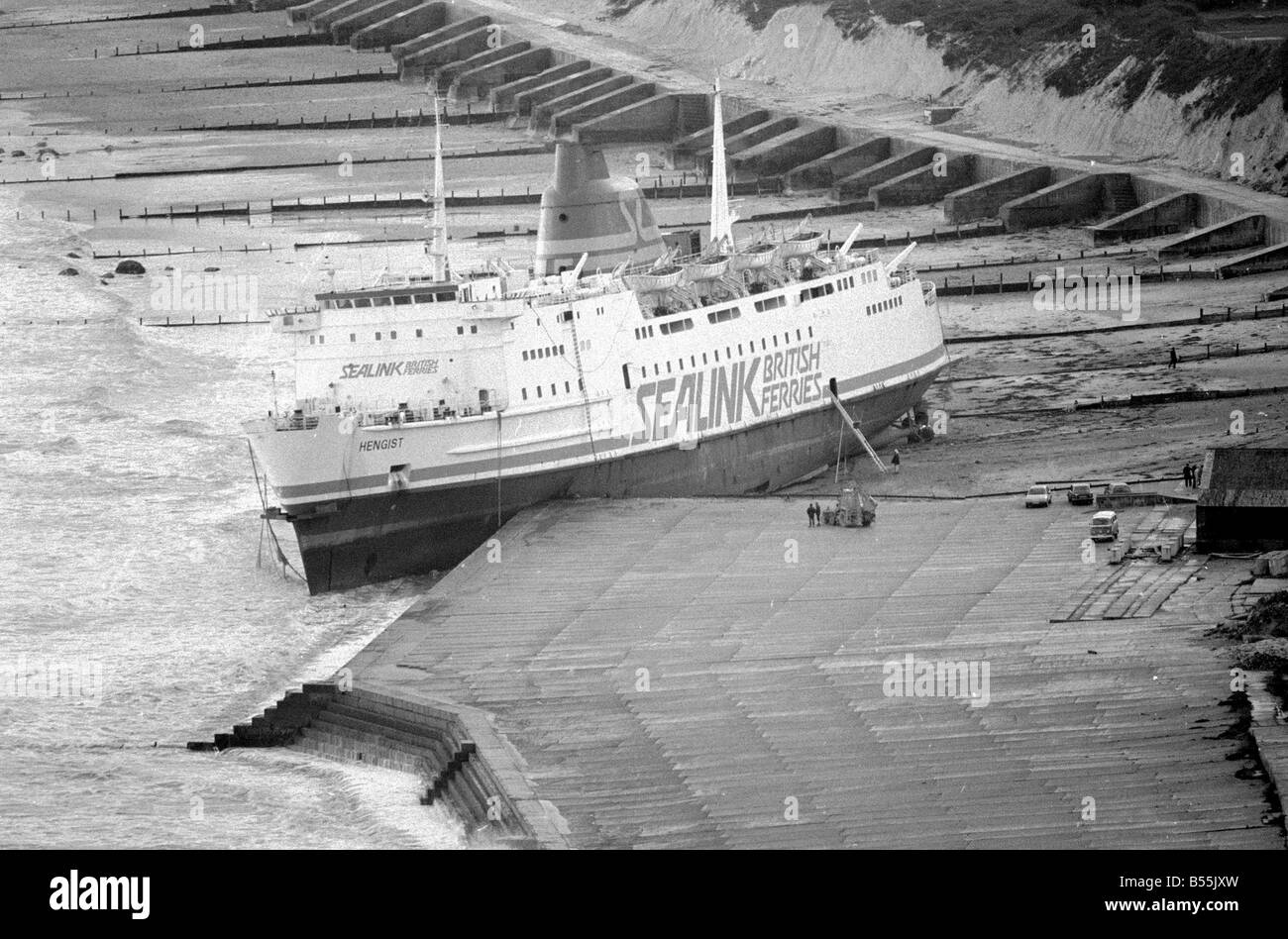 Bad Weather, ferry Hengist run aground after hurricane. 16th Stock