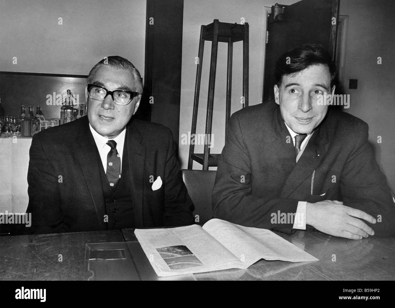 Dr Robert Edwards (Right) one of the world's leading authorities on