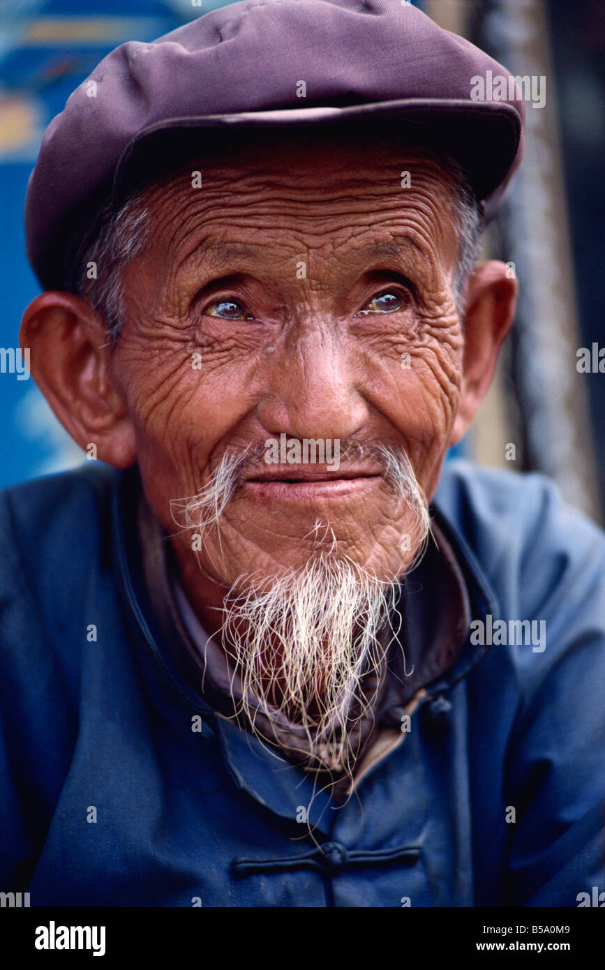 Elderly Bai man Xizhoui near Dali Yunnan Province China G Corrigan Stock Photo - elderly-bai-man-xizhoui-near-dali-yunnan-province-china-g-corrigan-B5A0M9