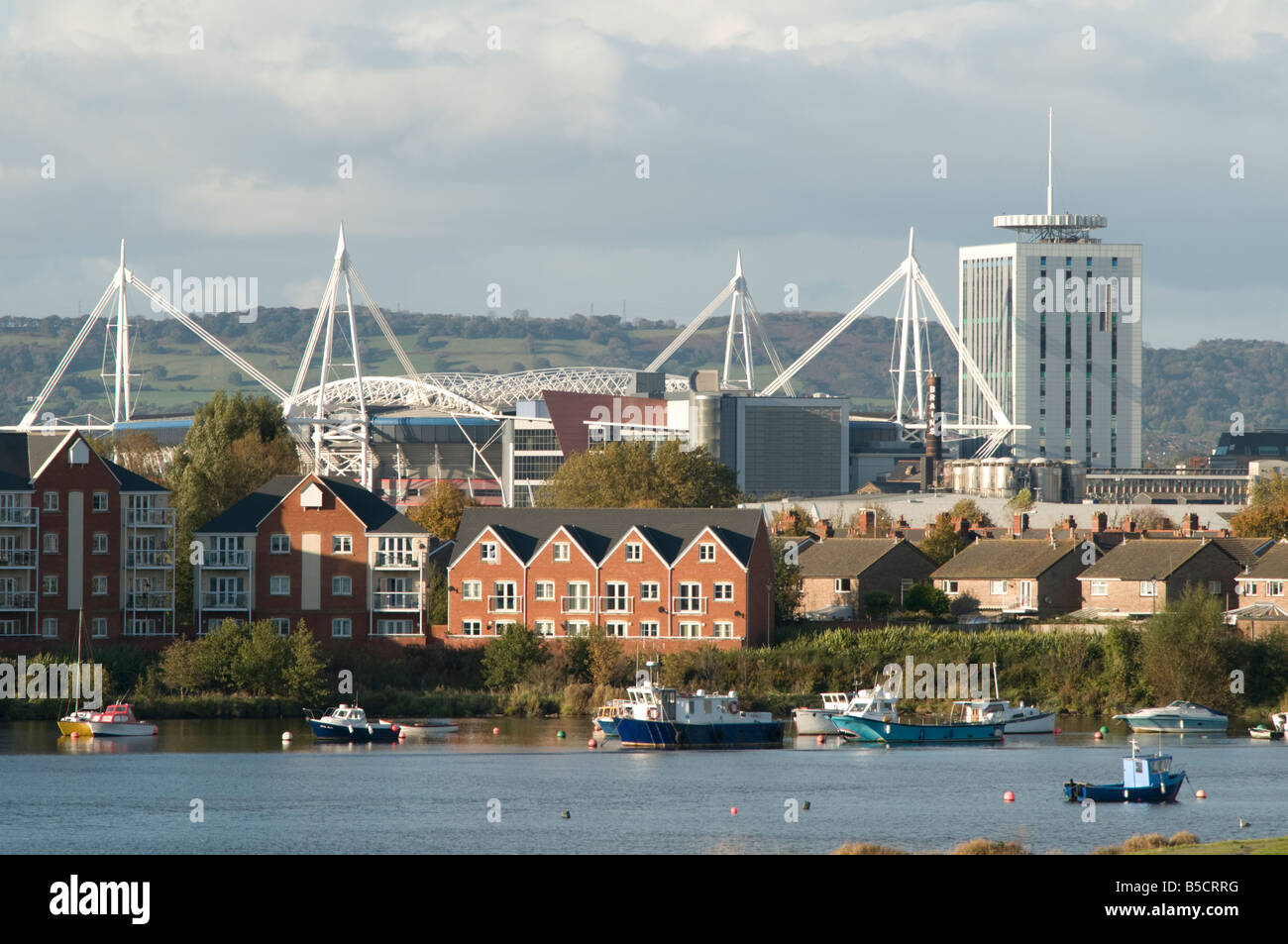 boats moored near waterside houses and homes with Cardiff city Stock Photo, Royalty Free Image